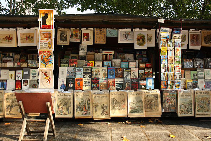 700px-Bouquiniste_Paris