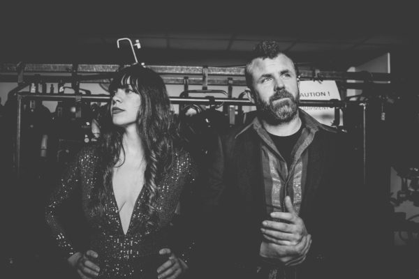 Photo en noir et blanc de Susan O'Neill & Mick Flannery