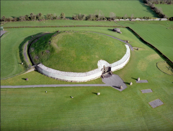 Plus ancien que les pyramides, le Cumulus de Newgrange Vallée de la Boyne - Irlande