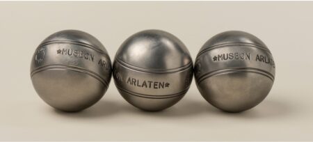Trois belles boules de pétanque : une belle triplette !