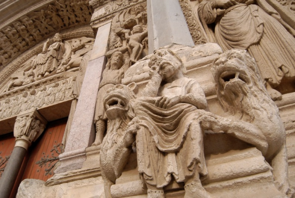 La Façade de la Cathédrale d'Arles 